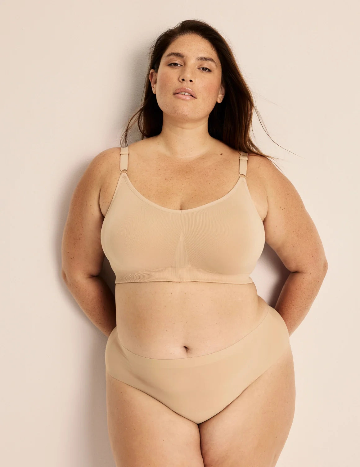 Clementine is a 40G and wearing KNIX XXL++ | Warm Sand