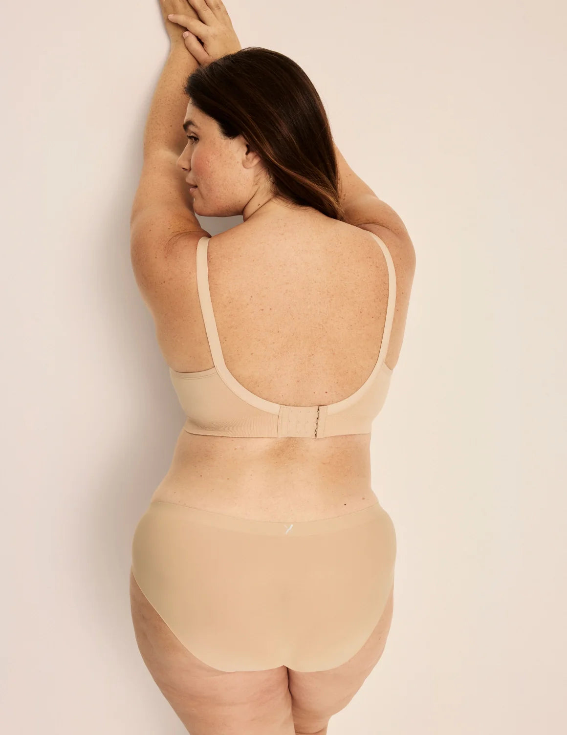 Clementine is a 40G and wearing KNIX XXL++ | Warm Sand