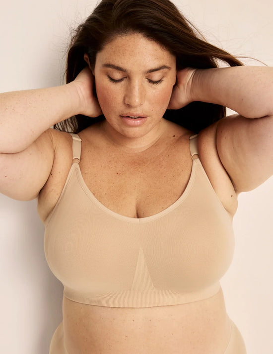 Clementine is a 40G and wearing KNIX XXL++ | Warm Sand