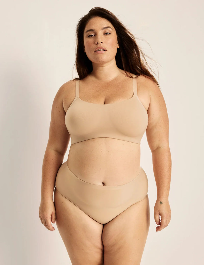 Clementine has 51” hips, and wearing KNIX XXL  | Warm Sand