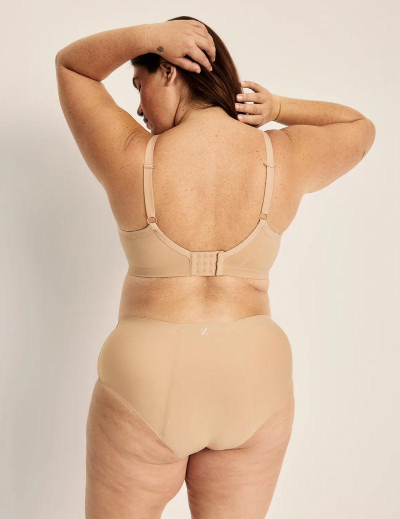 Clementine has 51” hips, and wearing KNIX XXL  | Warm Sand