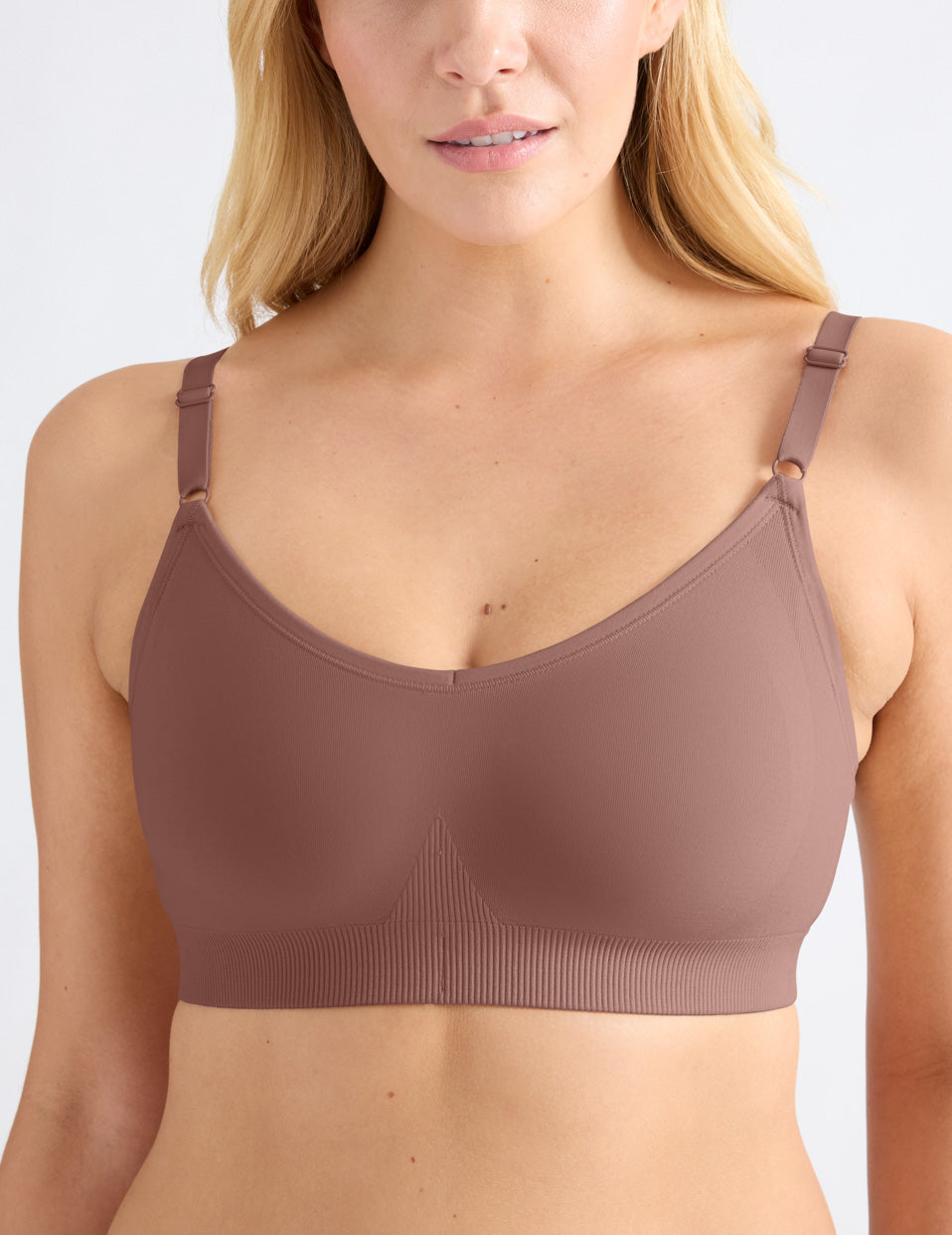 Isabelle is a 34DD and wears a Knix size M+ | Sola
