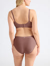 Isabelle is a 34DD and wears a Knix size M+ | Sola