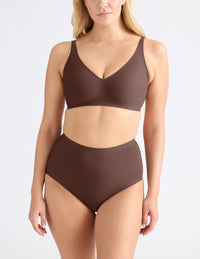 Isabelle is a 34DD and wearing KNIX M+  | Sable