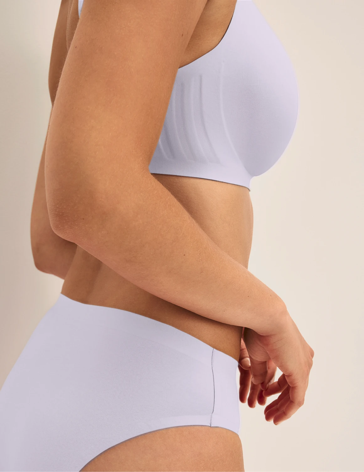 Megan is a 32E and wears a KNIX S+ | Lavender