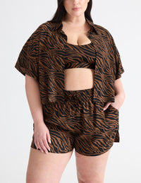 Gabrielle is a 38E and wears a Knix size XL | Feline
