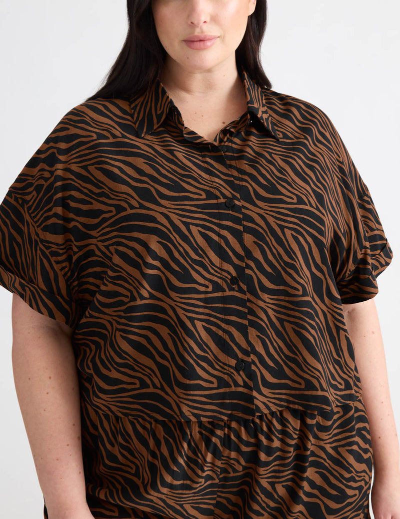 Gabrielle is a 38E and wears a Knix size XL | Feline