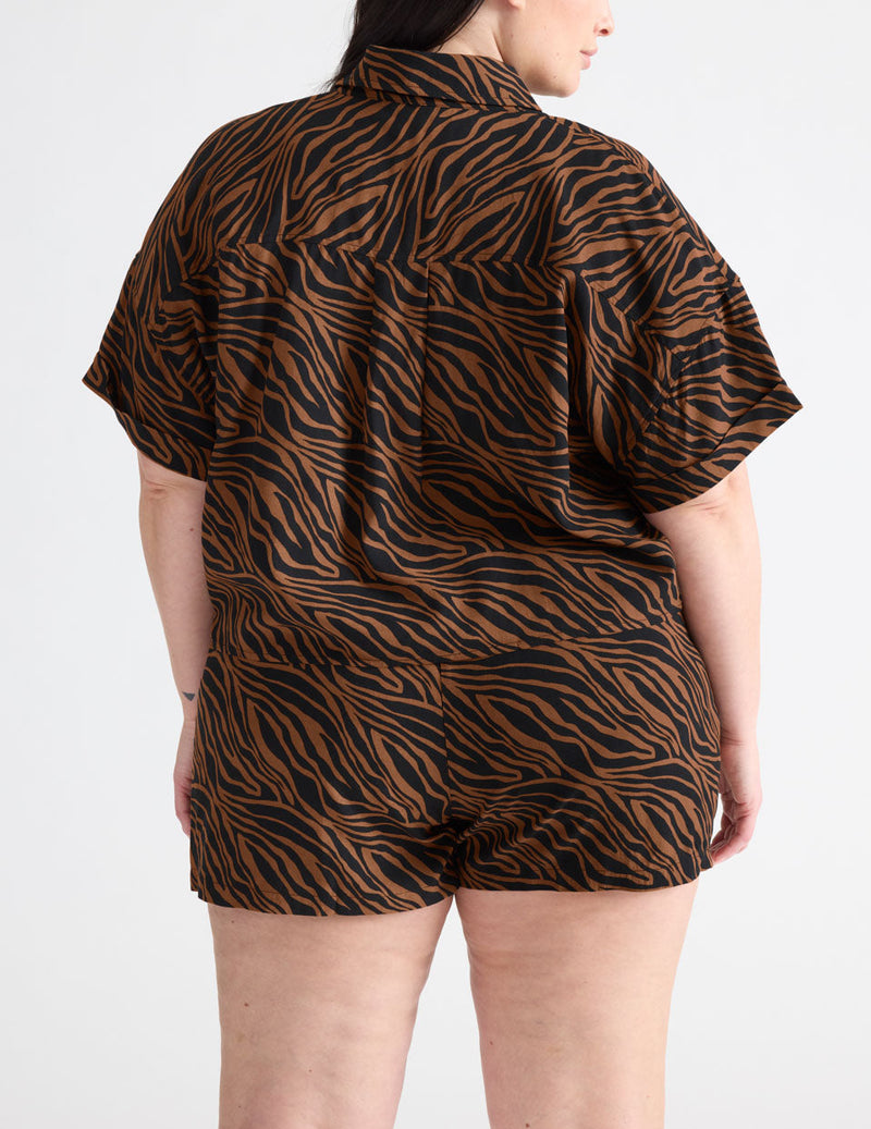 Gabrielle is a 38E and wears a Knix size XL | Feline