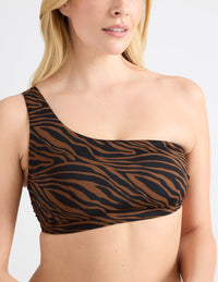 Isabelle is a 34DD and wears a Knix size M  | Feline