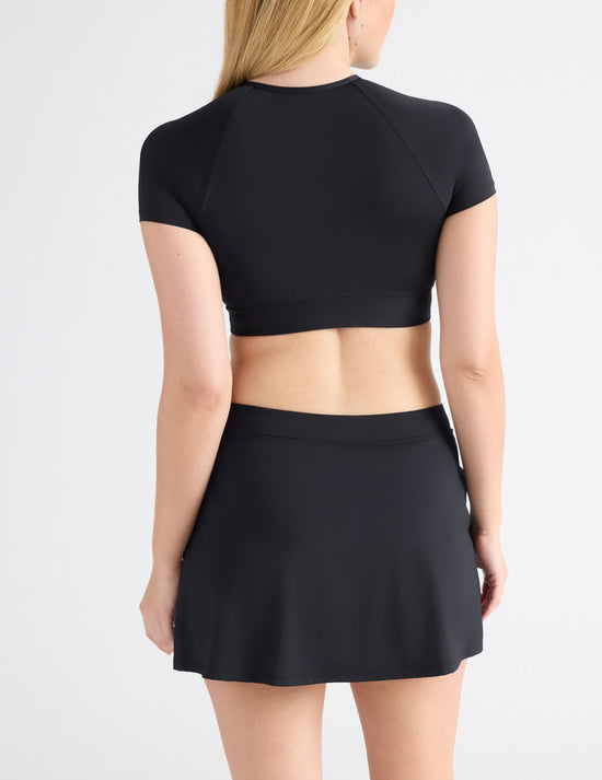 Isabelle has 40" hips and wears a Knix size M  | Black