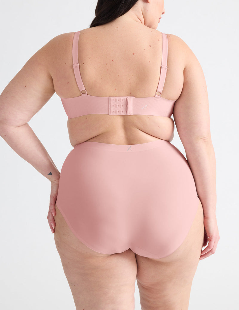 Gabrielle has 48” hips and wears a Knix size XXL  | Rose Water