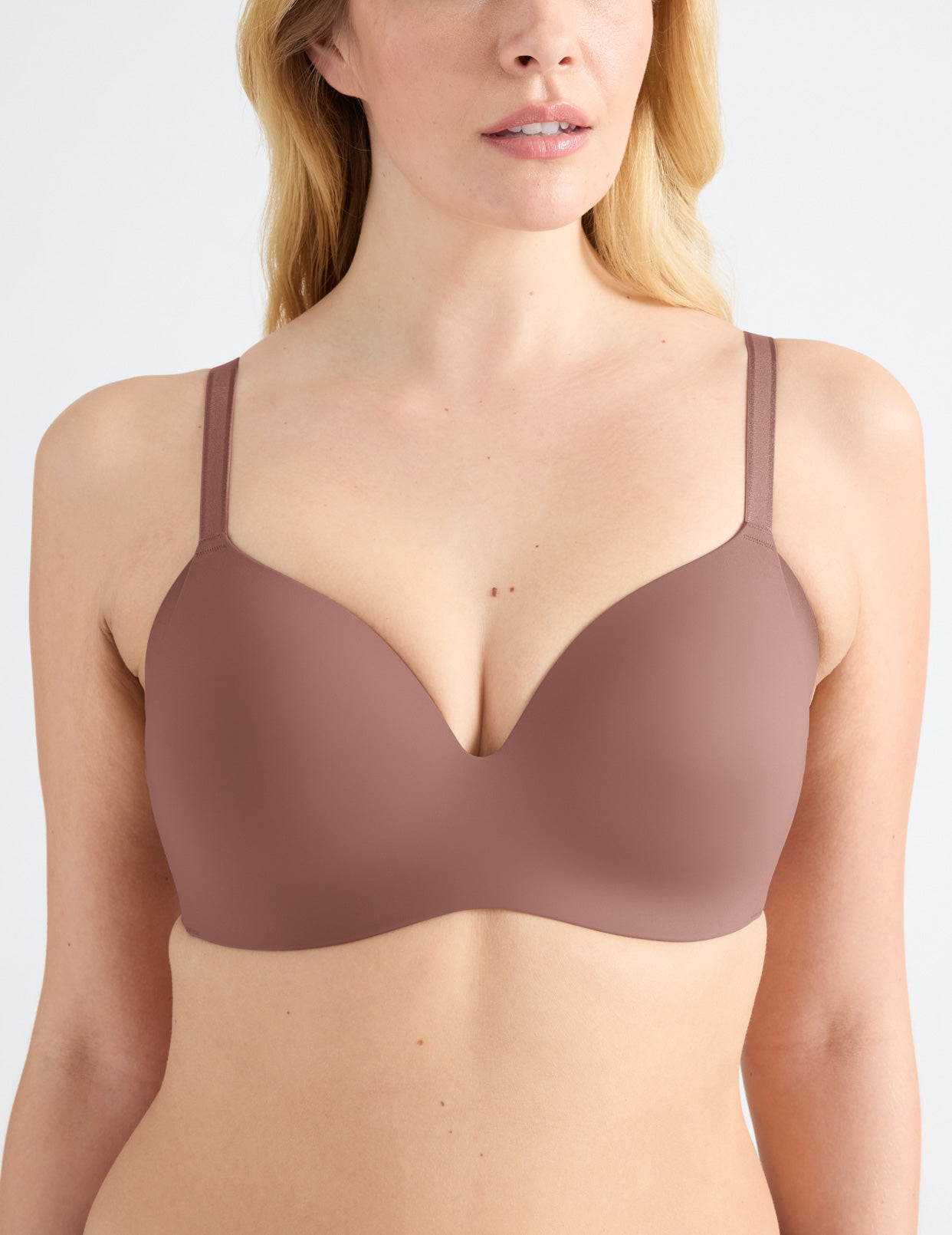 Isabelle is wearing a 34DD  | Sola