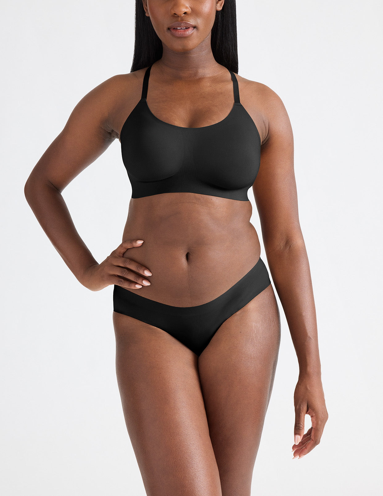 Tamiah is a 34D and wearing KNIX M+ | Black