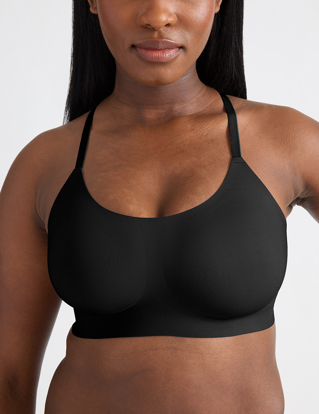 Tamiah is a 34D and wearing KNIX M+ | Black