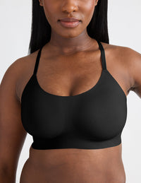 Tamiah is a 34D and wearing KNIX M+ | Black
