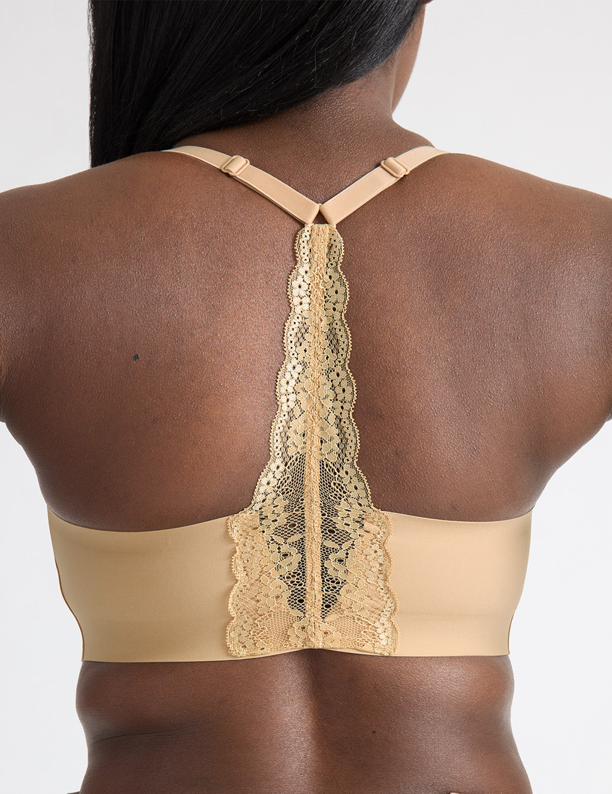 Tamiah is a 34D and wearing KNIX M+ | Warm Sand