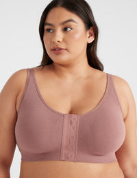 Anyssa is a 40D and wears a Knix size XXL | Bisque