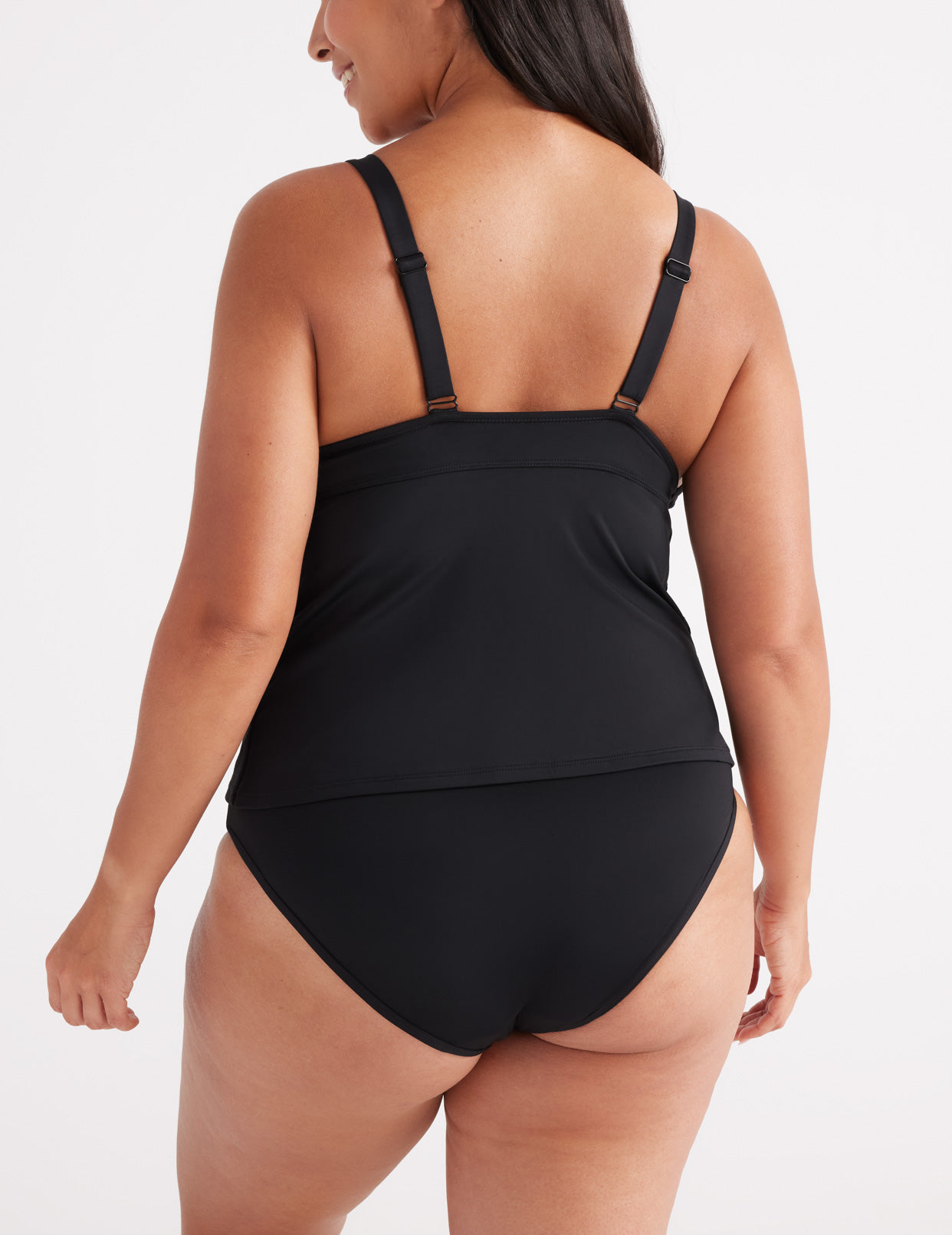 Jessie is a 38G and is wearing a Knix size XL | Black