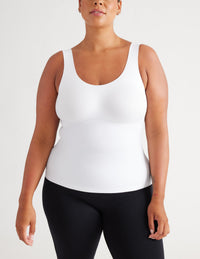Candice is a 40DD and wears a Knix size XXL  | White