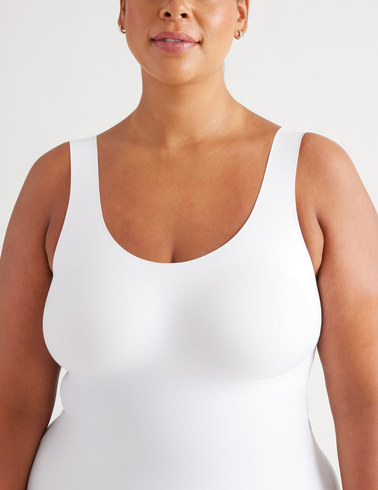 Candice is a 40DD and wears a Knix size XXL  | White