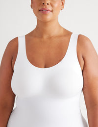 Candice is a 40DD and wears a Knix size XXL  | White