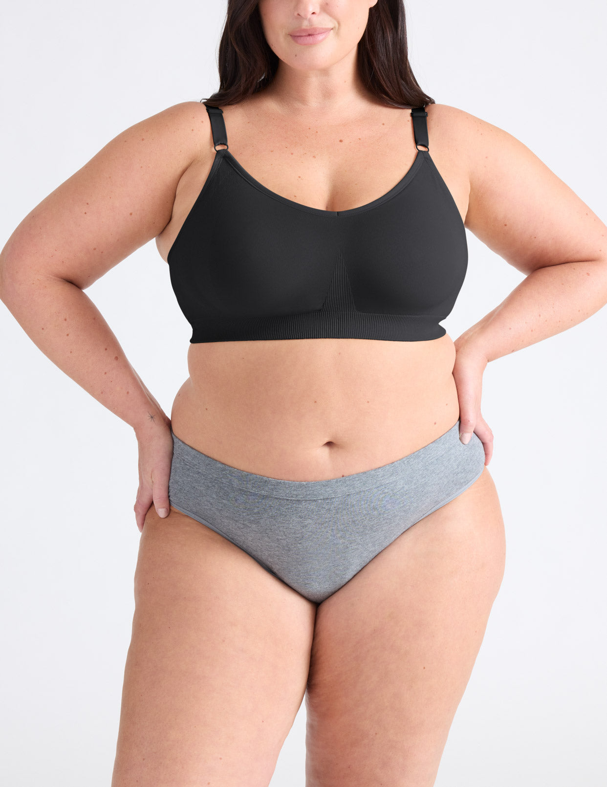Gabrielle has 48” hips and wears a Knix size XXL | Pepper