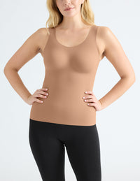 Isabelle is a 34DD, has 40