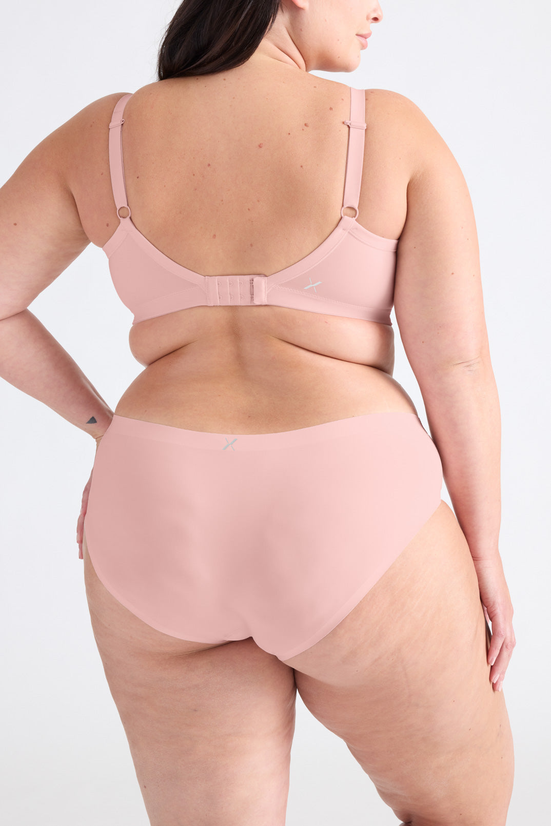 Gabrielle is a 38E and wears a Knix size XL+  | Rose Water