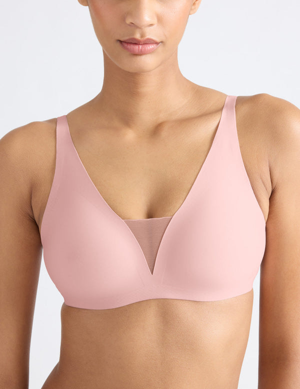 Tsanna is a 32C and wears a Knix size S  | Rose Water