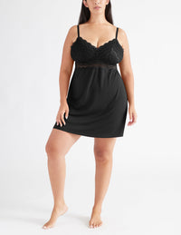 Jessie is a 38G and is wearing a Knix size XL | Black