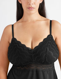 Jessie is a 38G and is wearing a Knix size XL | Black