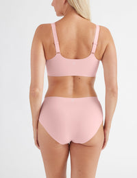 Amber is a 34DD and wears a Knix size M  | Rose Water