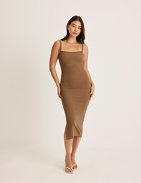 Alexandra is 5’8.5” tall and wearing KNIX S | Bark