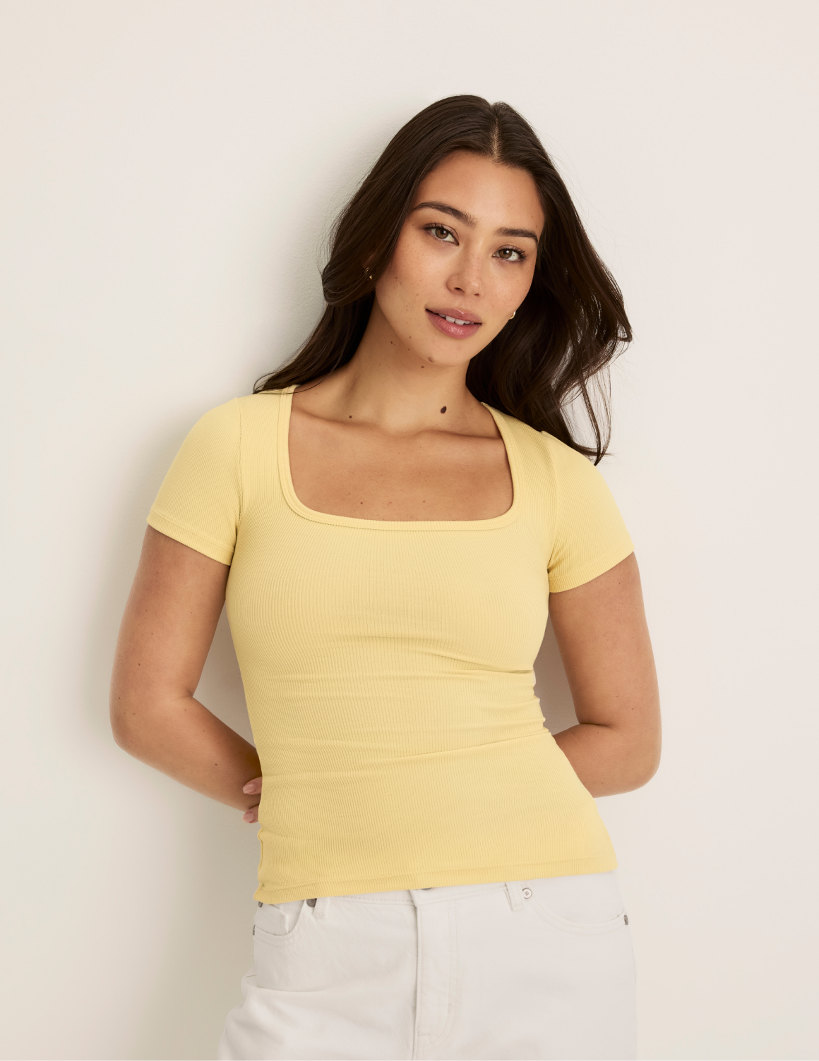 Alexandra is wearing KNIX S | Buttercup