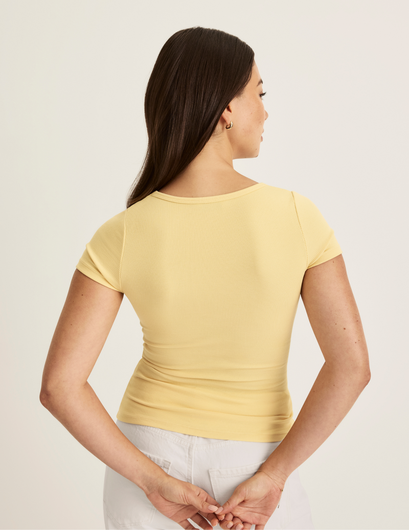 Alexandra is wearing KNIX S | Buttercup