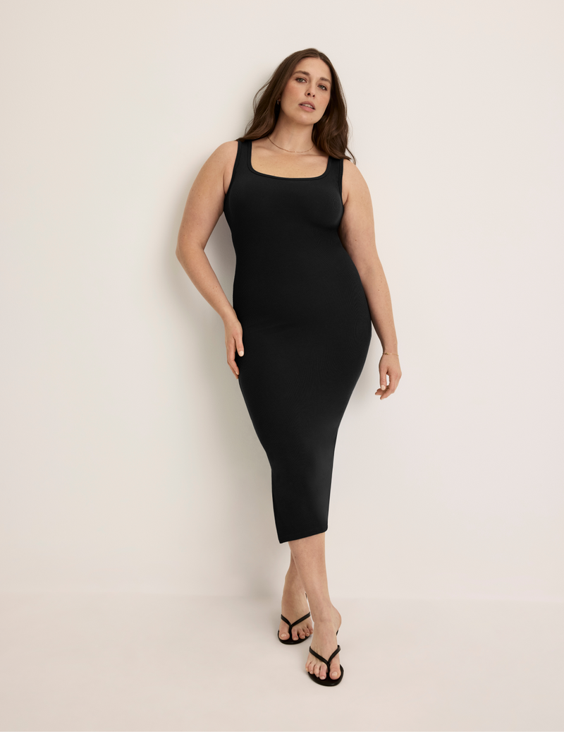 Beatrice is 5’7.5” tall and wearing KNIX XL | Black