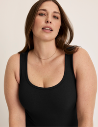 Beatrice is 5’7.5” tall and wearing KNIX XL | Black