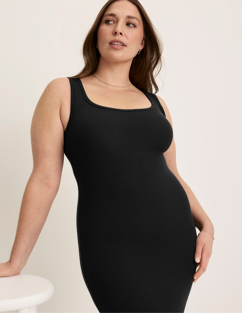 Beatrice is 5’7.5” tall and wearing KNIX XL | Black