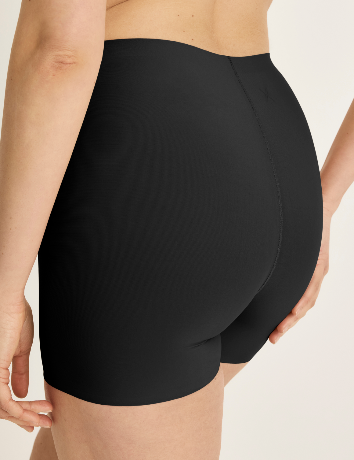 Sarah is wearing KNIX M | Back view of model wearing the Shortie Thigh Saver® 4”, highlighting the coverage and smooth fit | Black
