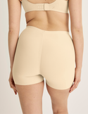 Sarah is wearing KNIX M | Dune