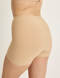 Sarah is wearing KNIX M | Warm Sand