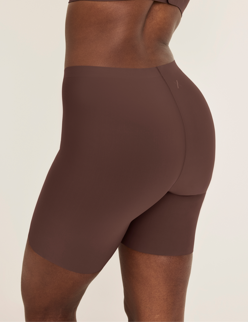 Orlane is wearing KNIX S | Sable