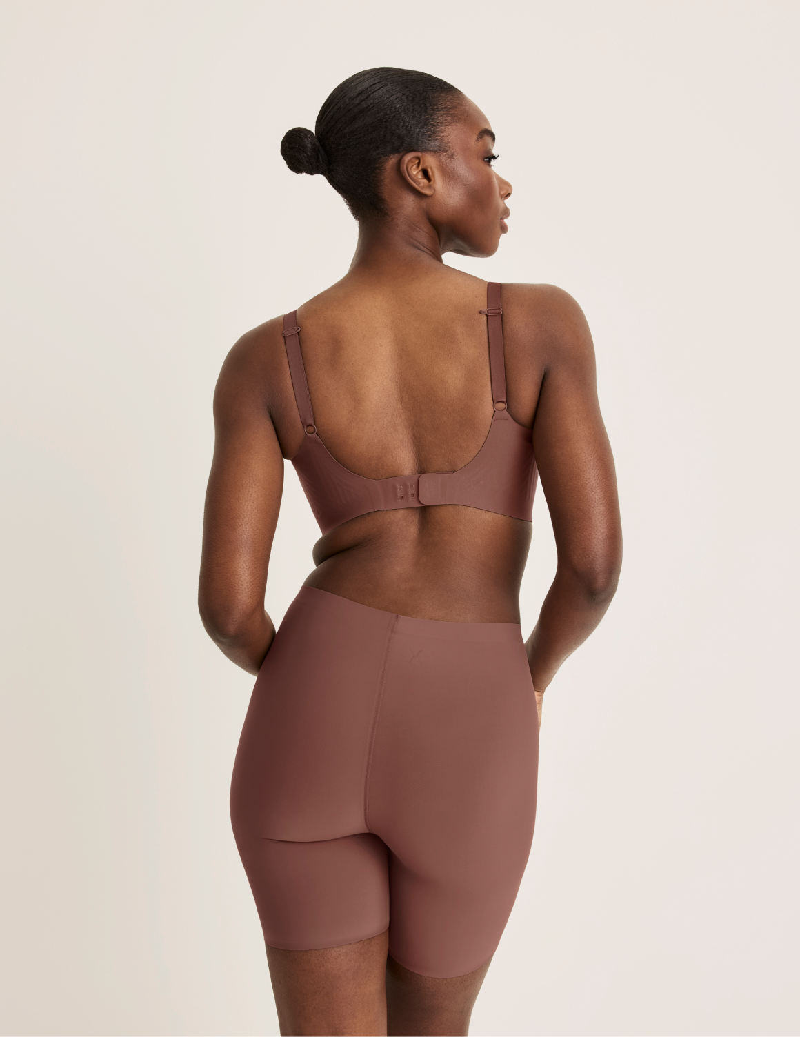 Orlane is wearing KNIX S | Sola