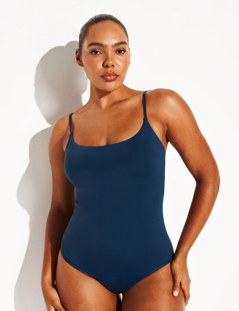 Amber is 5’10.5”, a 36C, has 44” hips and wears a Knix size L | Horizon