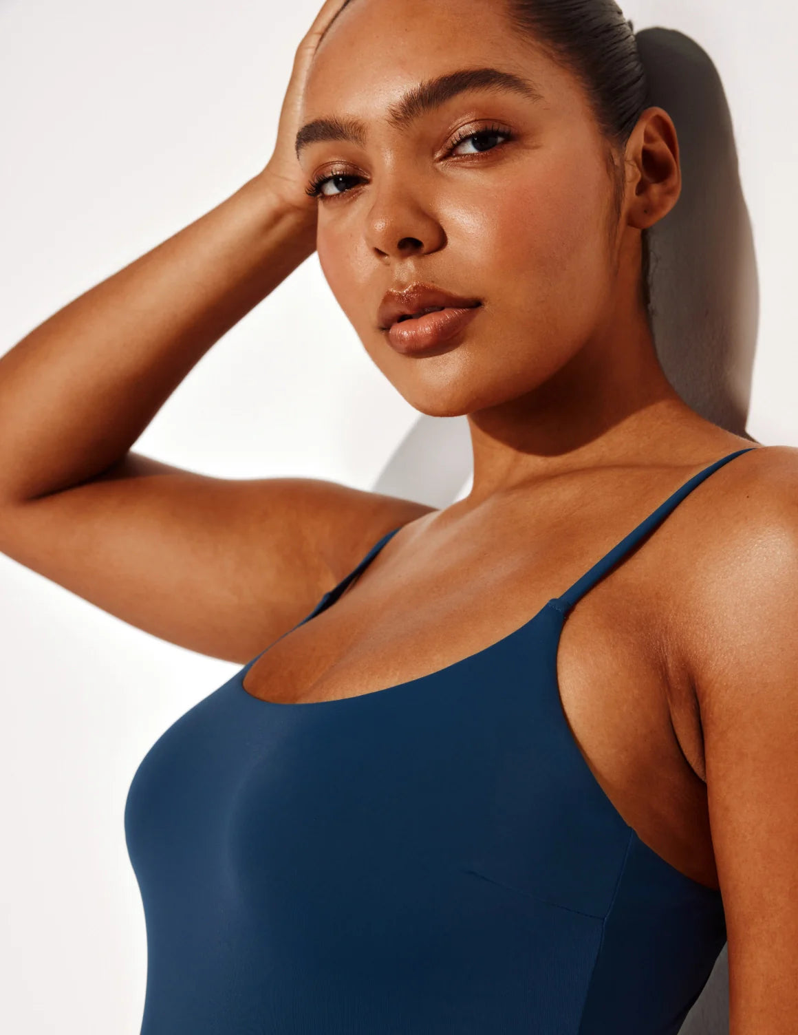 Amber is 5’10.5”, a 36C, has 44” hips and wears a Knix size L | Horizon