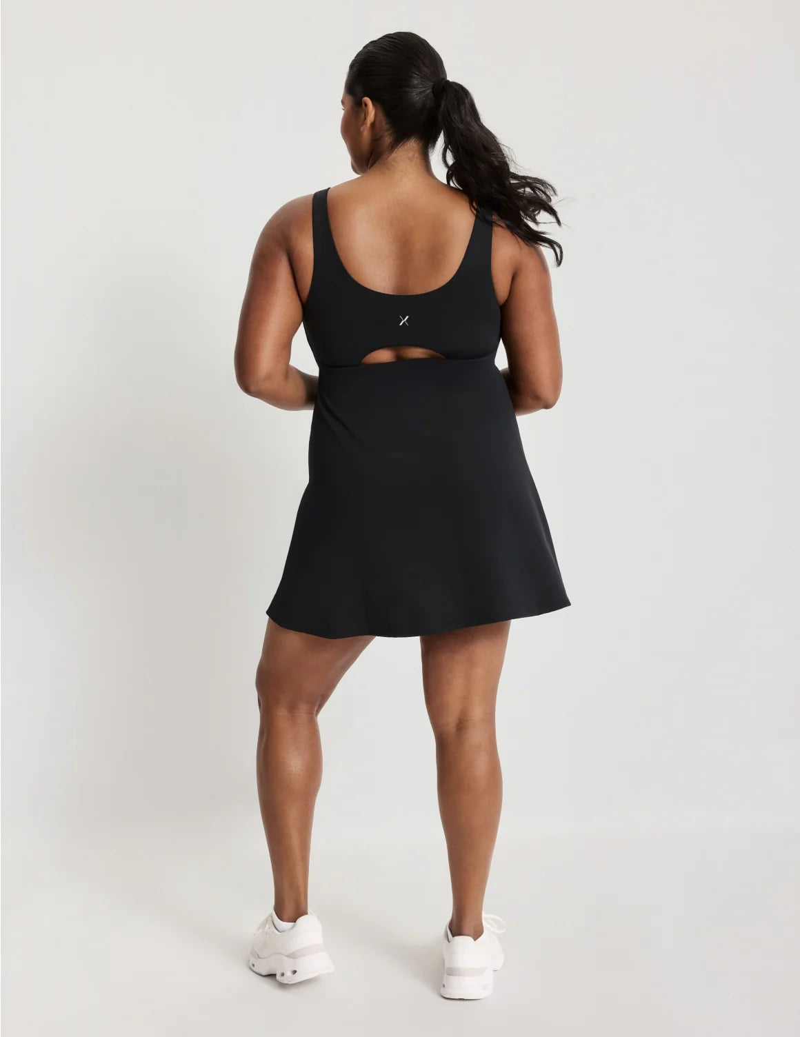 Adiya is 5’6” wearing KNIX L | Black