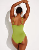 Amber is 5’10.5”, a 36C, has 44” hips and wears a Knix size L  | Chartreuse