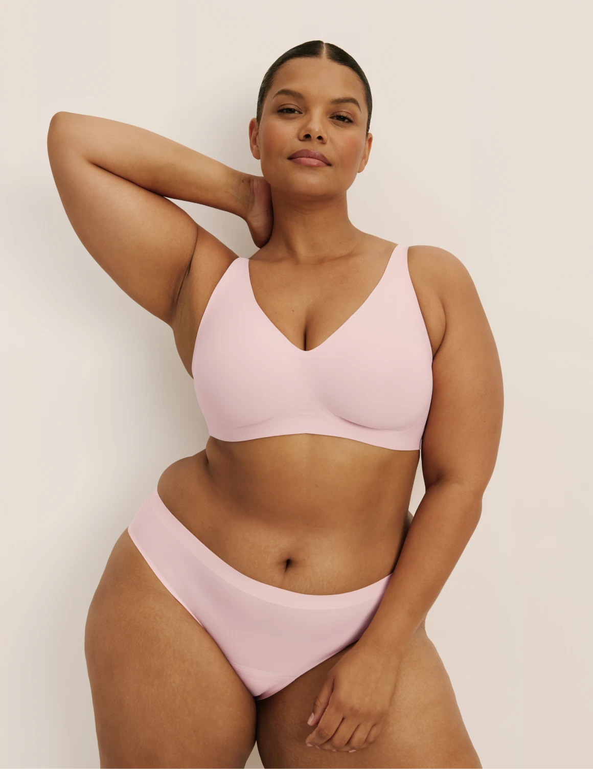 Leslie has 49” hips and wearing KNIX XXL | Rose Water