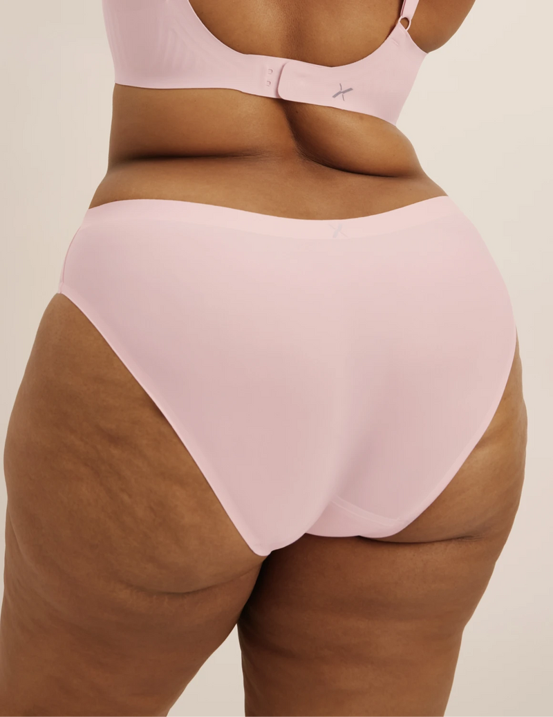 Leslie has 49” hips and wearing KNIX XXL | Rose Water