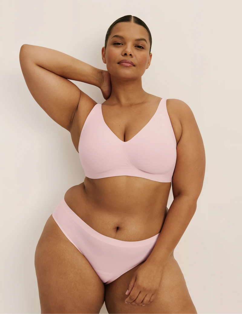 Leslie has 49” hips and wearing KNIX XXL | Rose Water